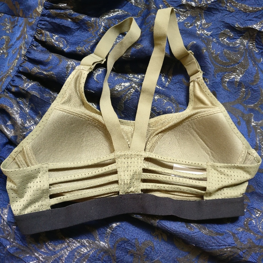 Victoria Secret strappy sports bra - Picture 2 of 4